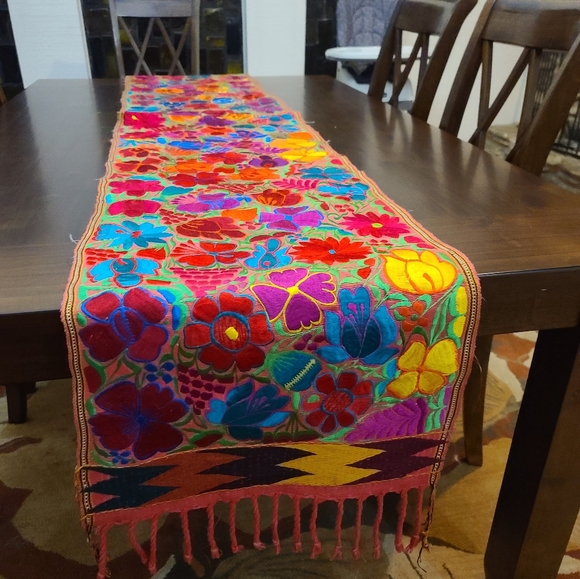 Beautiful Mexican Embroidered Table Runner 8ft - Picture 3 of 3